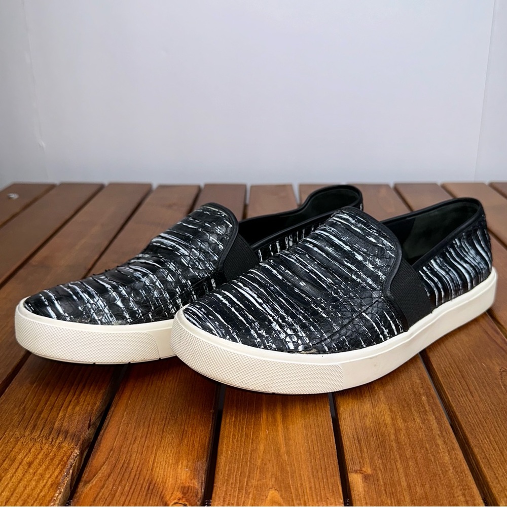 Vince Blair 7 Shoes Women’s  8 Black & White Snakeskin Casual Slip On Sneaker